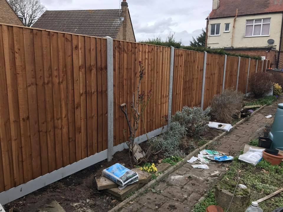 fencing in wood green n22