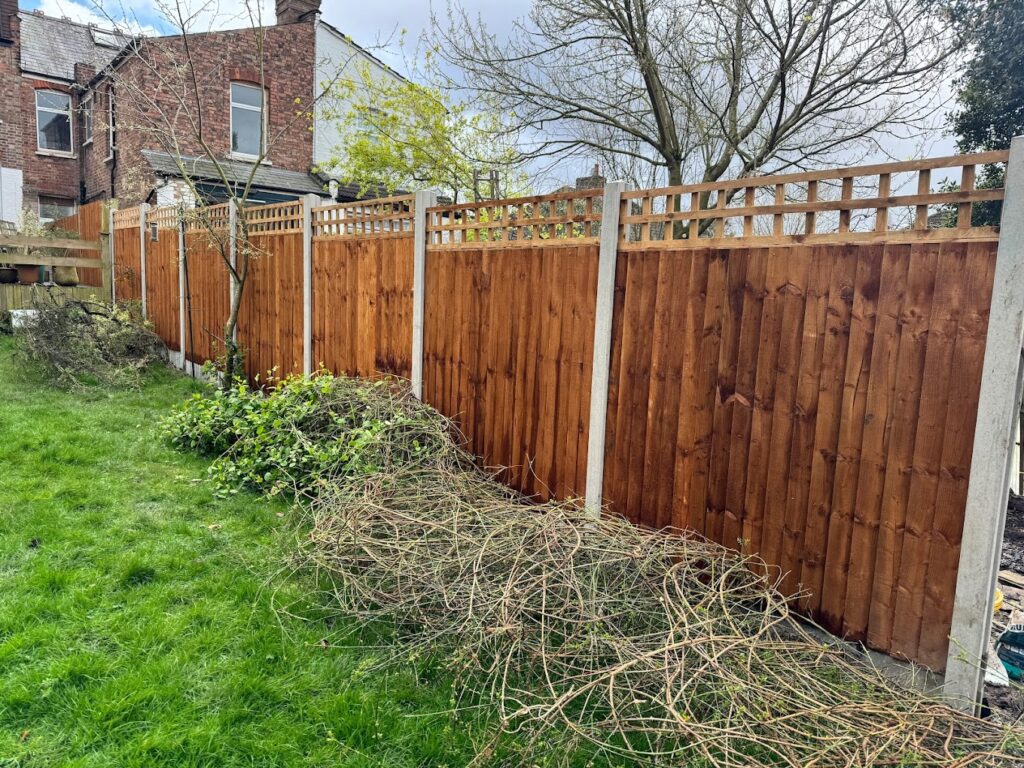 fencing in Woodside Park N12